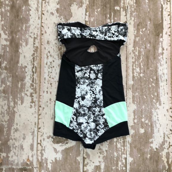 One piece swimsuit - Picture 2 of 2